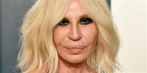 donatella versace capelli gialli|donatella versace in black.